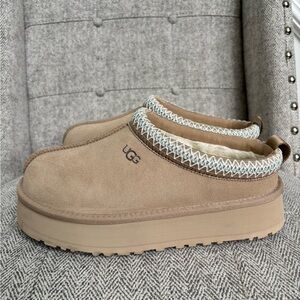 UGG Women's Beige Slippers with Blue Trim